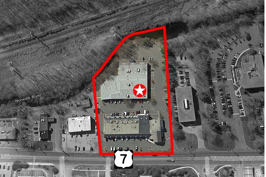 More Photos Of 37 Danbury Rd, Wilton Showroom For Lease