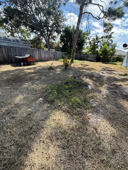 More Photos Of 855 Jamaica Rd, Venice Apartments For Sale