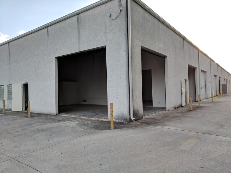 More Photos Of 845 Pop Tilton Pl, Jensen Beach Warehouse For Lease