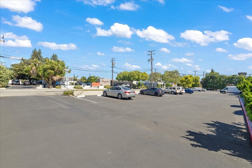 More Photos Of 290-302 Brokaw Rd, Santa Clara Warehouse For Sale