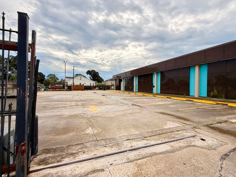 More Photos Of 2500-2554 Williams Blvd, Kenner General Retail For Lease