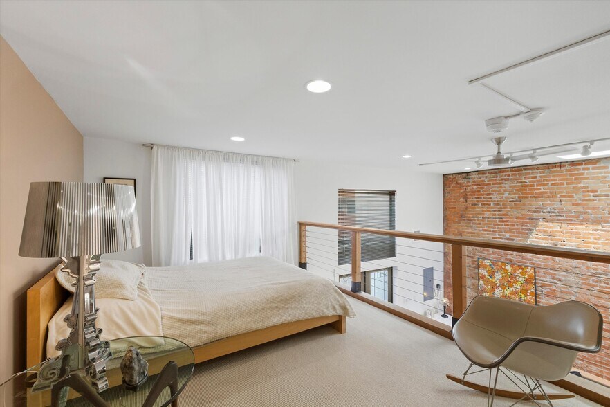 More Photos Of 511 S 1st St, Mount Vernon General Retail For Sale