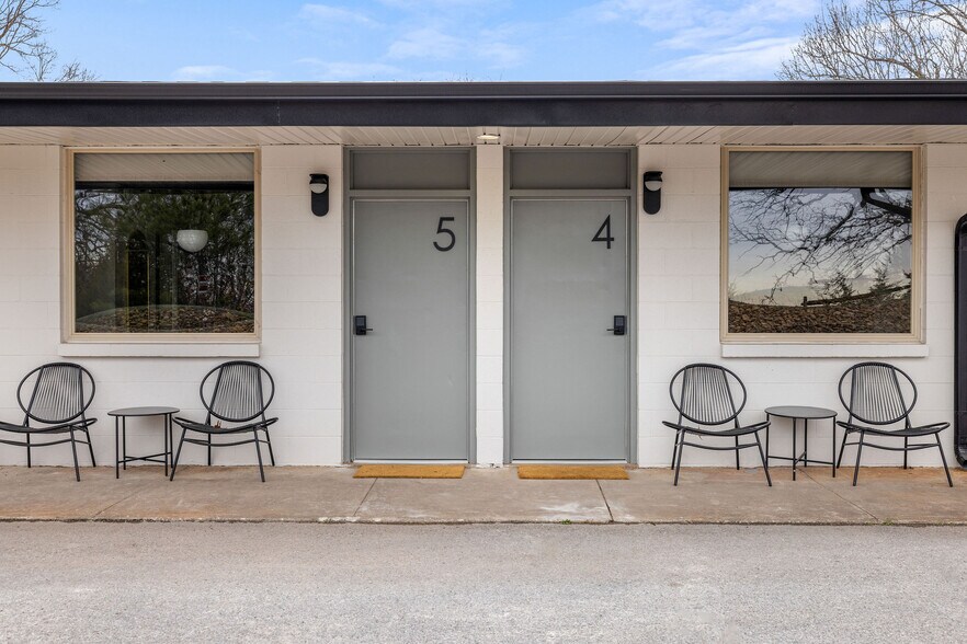 More Photos Of 14733 Dutchmans Dr, Rogers Hotel For Sale