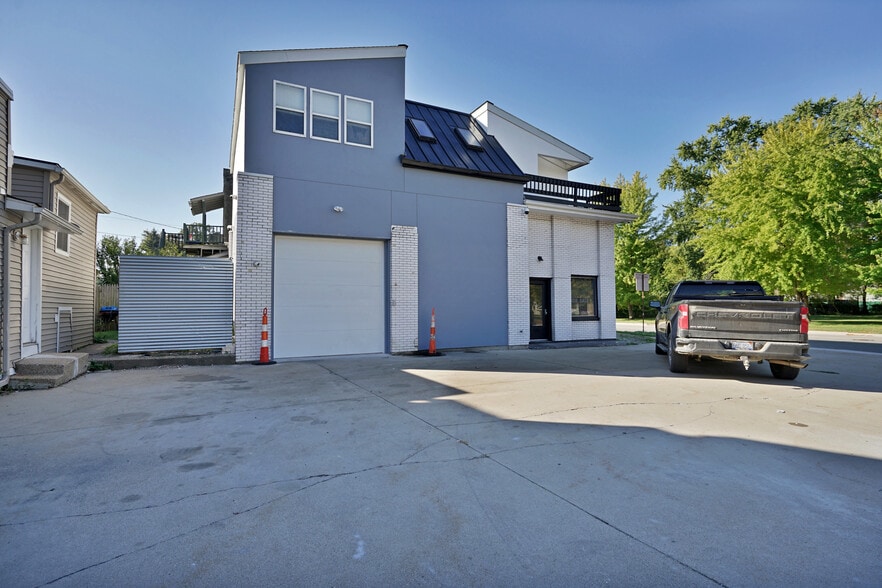 Primary Photo Of 1026 State St, Port Huron Freestanding For Sale