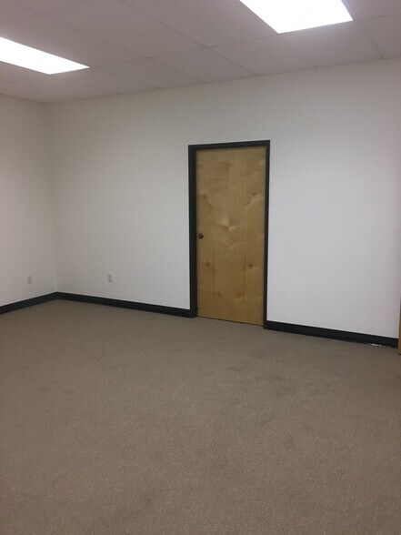 More Photos Of 18301-18307 Sherman Way, Reseda Office For Lease