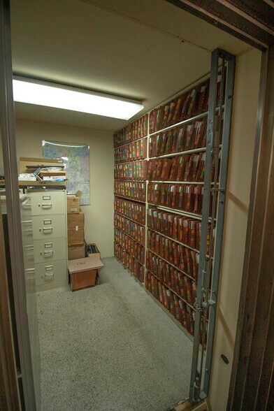 More Photos Of 301 Columbia St, Lafayette Office For Sale
