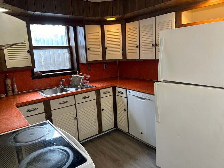 More Photos Of 35 Bath Rd, Brunswick Multifamily For Sale