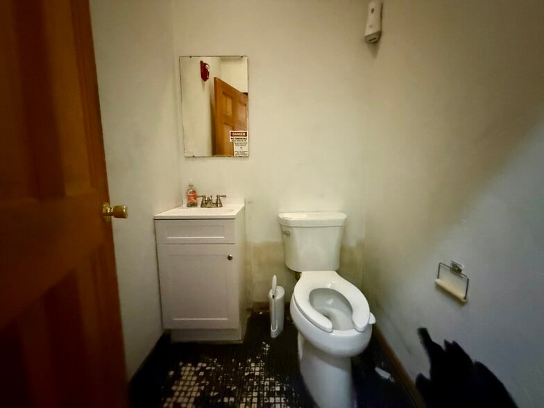 More Photos Of 118 Cambridge St, Worcester Unknown For Lease