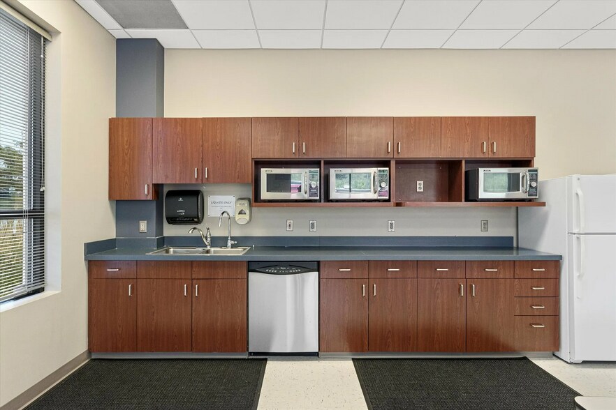 More Photos Of 11010 Burdette St, Omaha Office For Lease