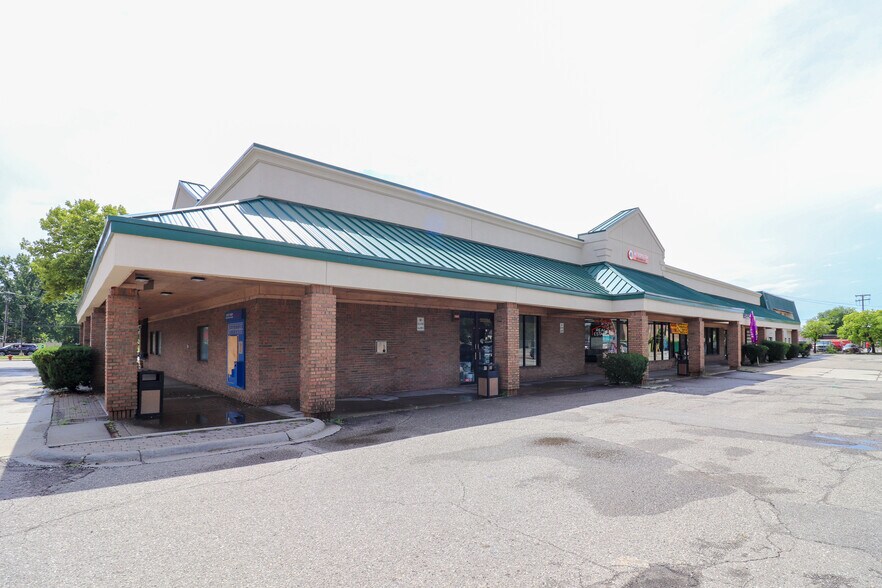 More Photos Of 30094-30120 Ford Rd, Garden City Storefront For Lease