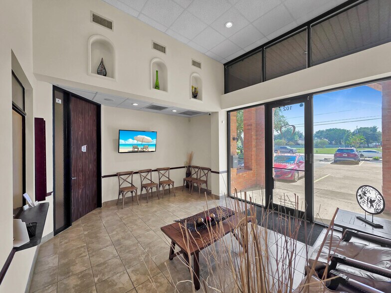 More Photos Of 6429 Fairmont Pky, Pasadena Office For Sale