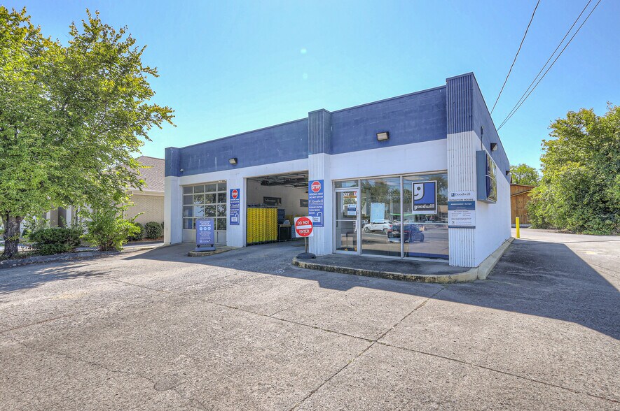 More Photos Of 327 W Main St, Hendersonville Freestanding For Sale