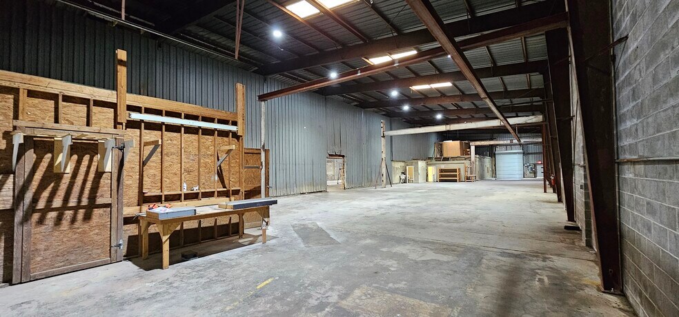 More Photos Of 200 Industrial Ave, Jefferson Warehouse For Lease
