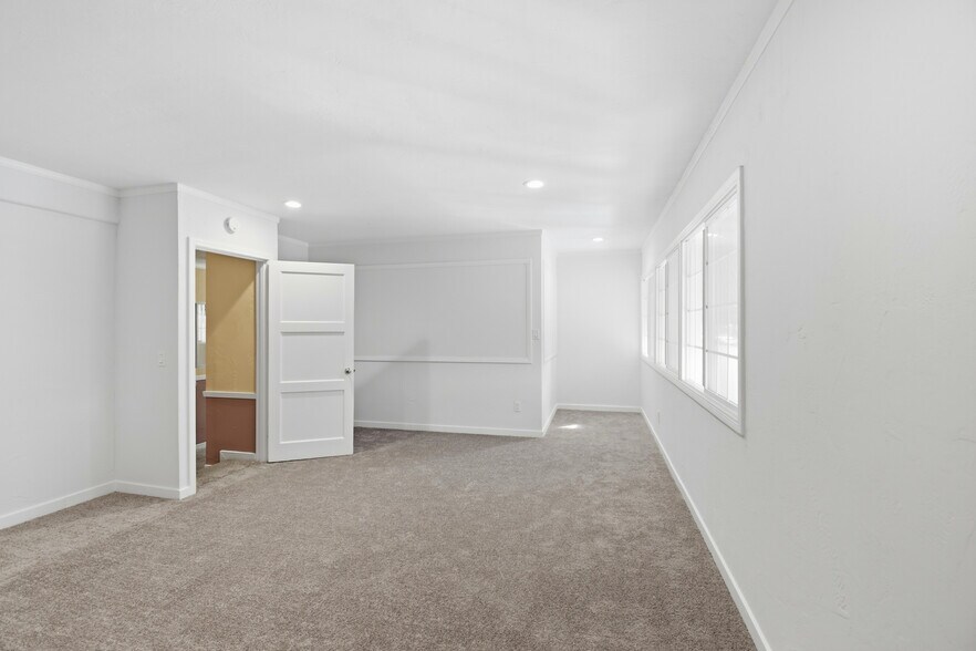 More Photos Of 2809-2815 Macdonald Ave, Richmond Office For Sale