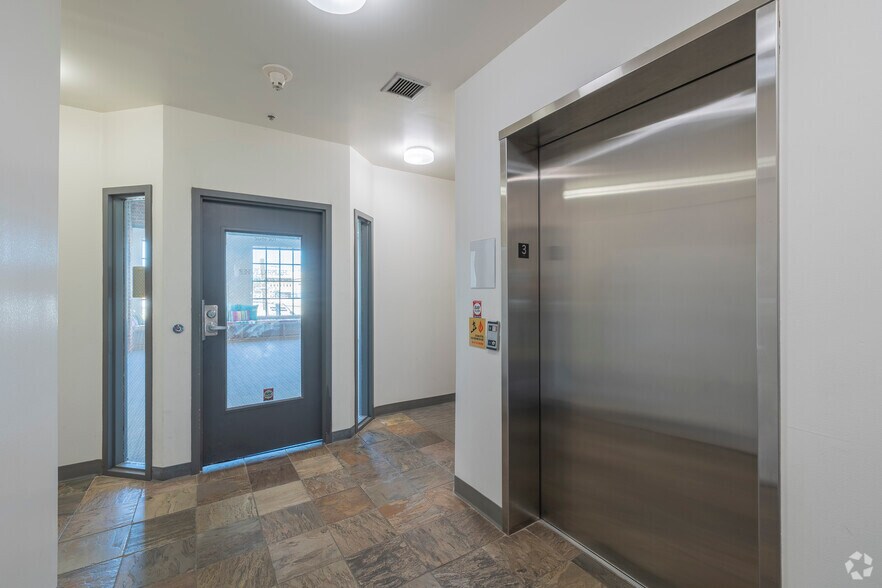 More Photos Of 318 Harrison St, Oakland Loft Creative Space For Lease