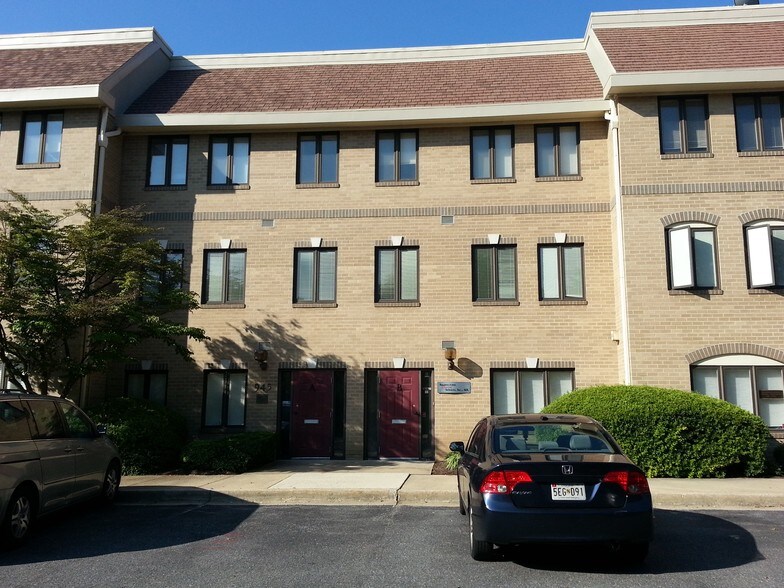 More Photos Of 931-947 Russell Ave, Gaithersburg Medical For Lease