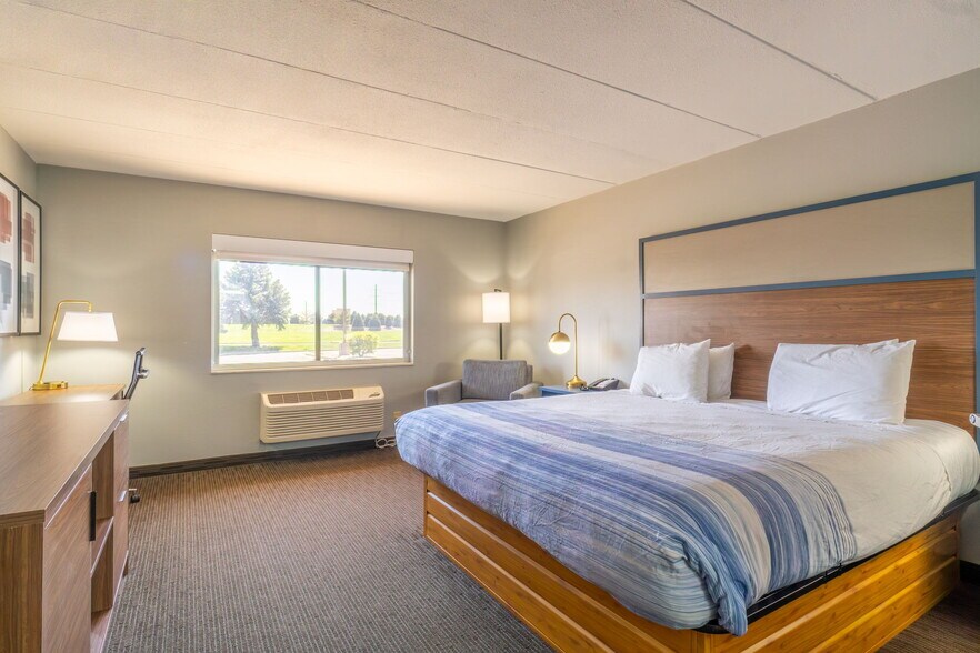 More Photos Of 4230 S Lewis Blvd, Sioux City Hotel For Sale