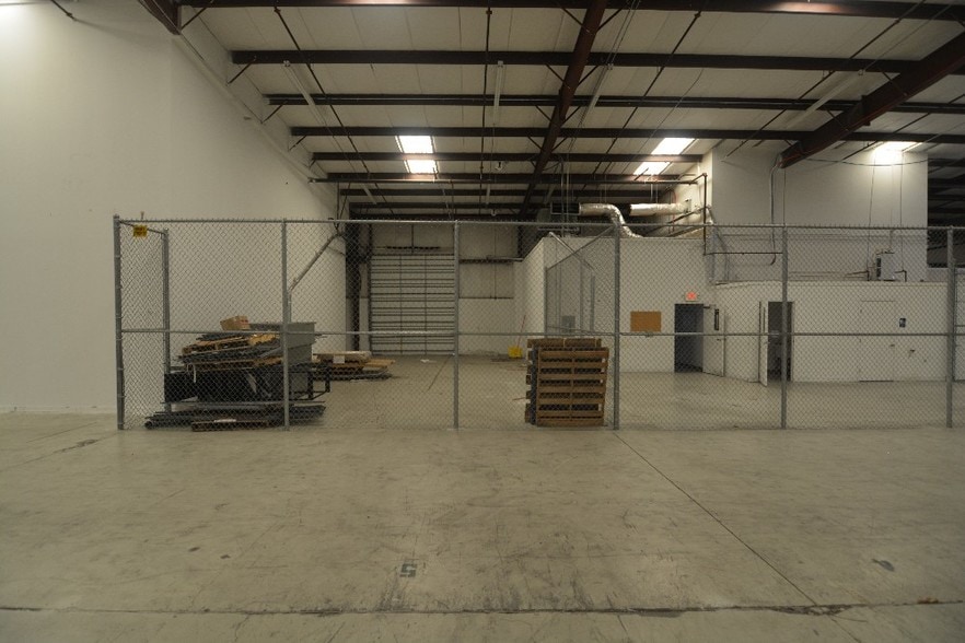 More Photos Of 13770 Automobile Blvd, Clearwater Distribution For Lease