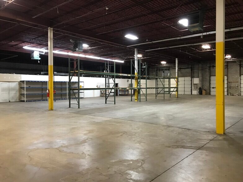 More Photos Of 3817 Air Park St, Memphis Warehouse For Sale