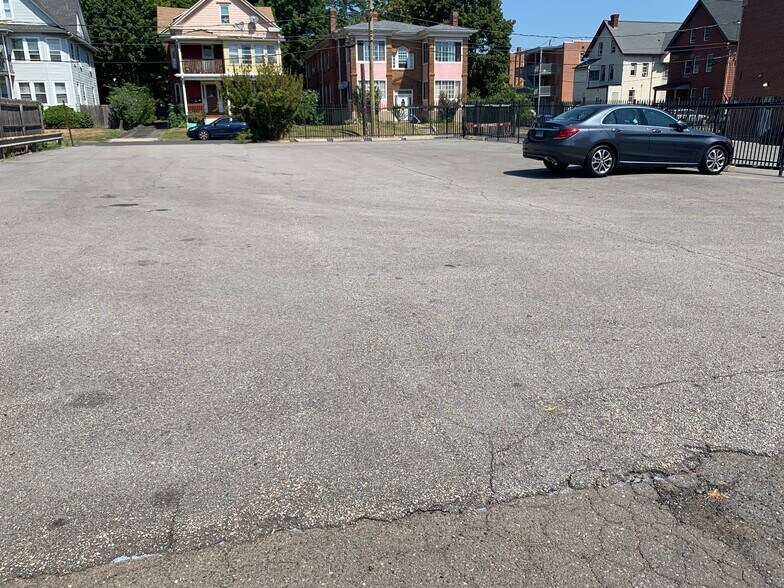 More Photos Of 641-651 Maple Ave, Hartford Office For Sale