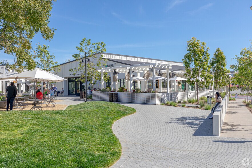 More Photos Of El Camino Real @ Del Mar Heights Road @ Del Mar Heights Road, San Diego Unknown For Lease