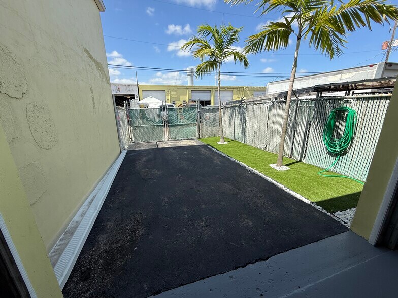More Photos Of 2301-2325 NW 30th St, Oakland Park Warehouse For Sale