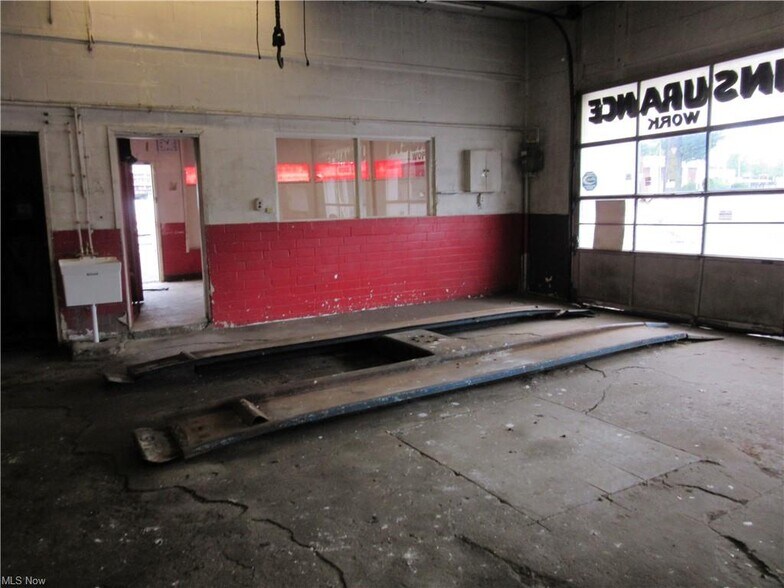 More Photos Of 6101 St Clair Ave, Cleveland Auto Repair For Sale