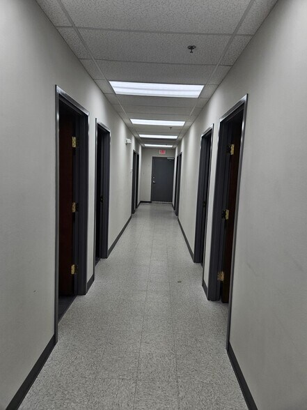 More Photos Of 503 Oak Pl, Atlanta Office For Lease