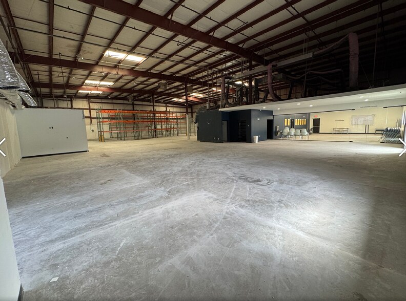 More Photos Of 511 Black Horse Pike, Turnersville Warehouse For Lease