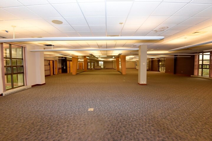 More Photos Of 2834 Northgate Dr, Iowa City Office For Lease