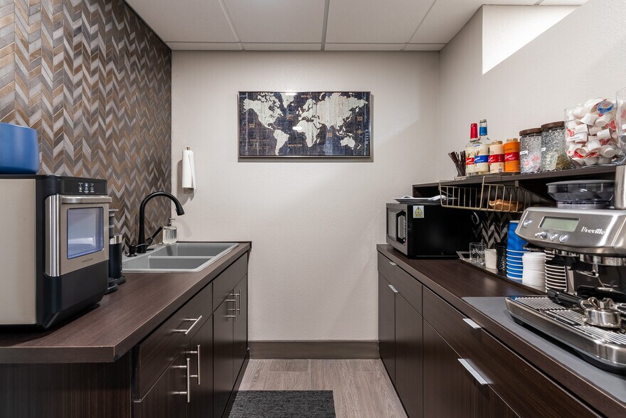 More Photos Of 810 S Casino Center Blvd, Las Vegas Office For Lease