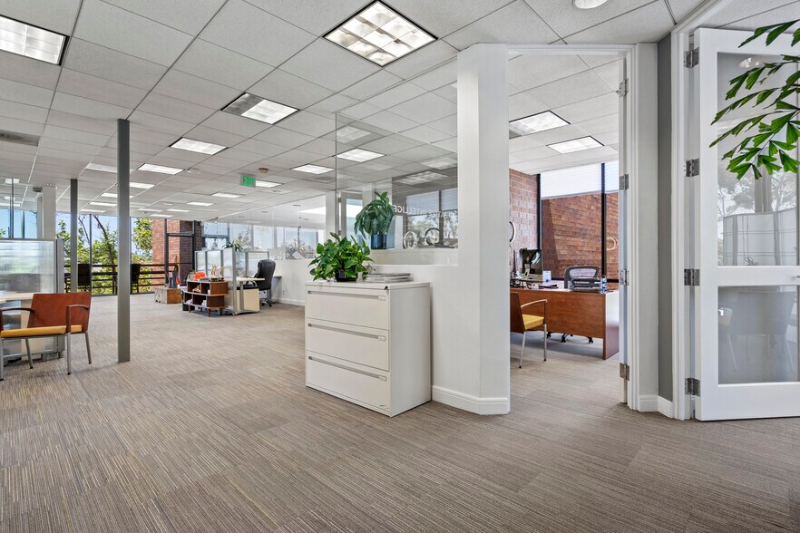 More Photos Of 7 Upper Newport Plaza Dr, Newport Beach Office For Sale