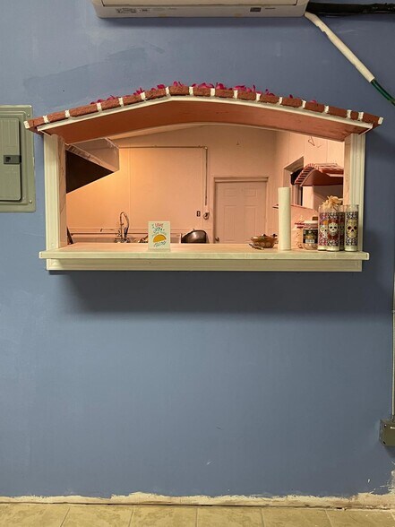 More Photos Of 941 N Main St, Troy Storefront Retail Office For Lease