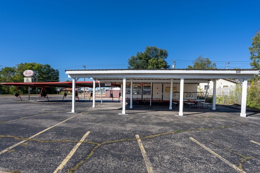 More Photos Of 514 S Water St, Sparta Fast Food For Sale