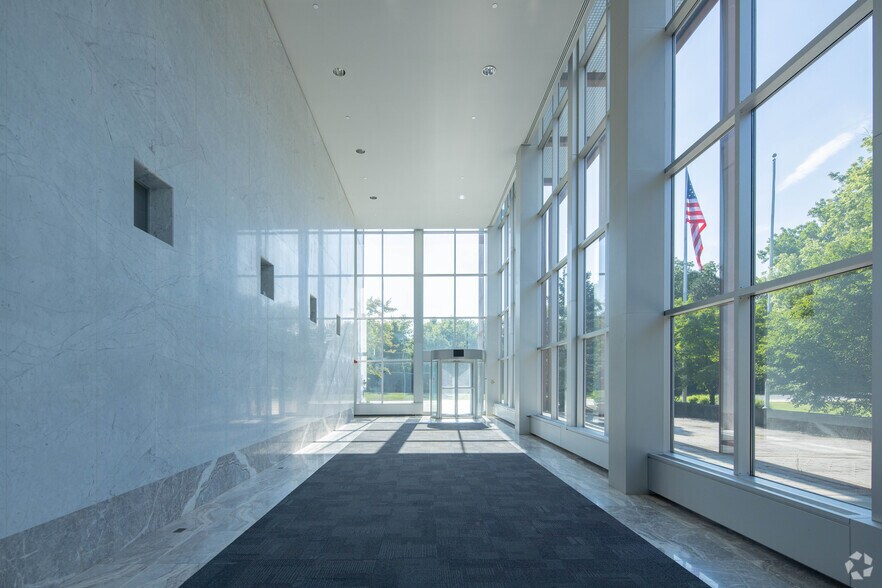 More Photos Of 540 W Northwest Hwy, Barrington Unknown For Lease