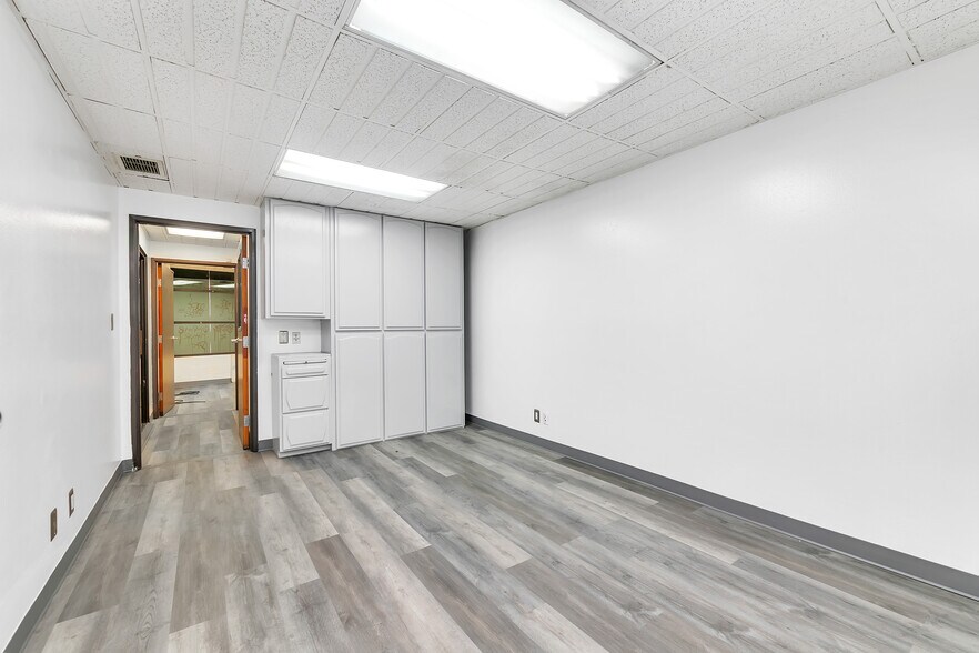 More Photos Of 1652 S La Cienega Blvd, Los Angeles Auto Repair For Sale