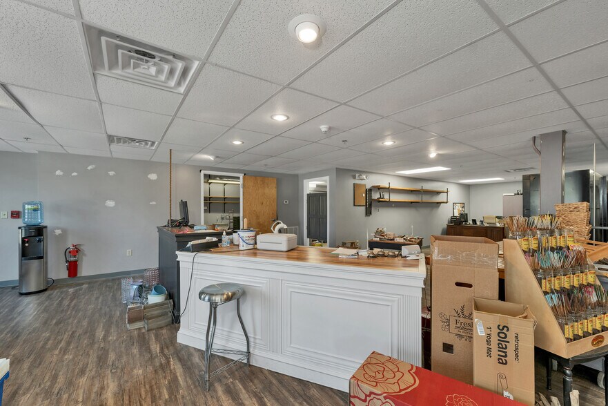 More Photos Of 45 Londonderry Tpke, Hooksett Office For Lease