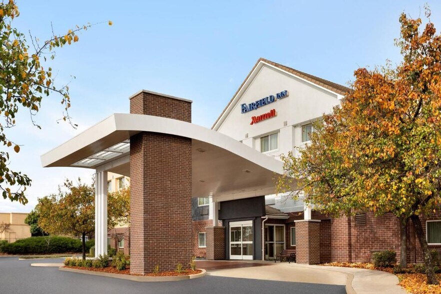 Primary Photo Of 3045 Centre Pointe Dr N, Roseville Hotel For Sale