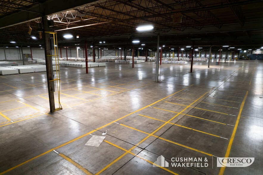 More Photos Of 6800 Center Rd, Ashtabula Warehouse For Lease
