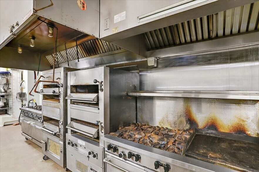 More Photos Of 15 Jackson Cir, Florence Restaurant For Sale