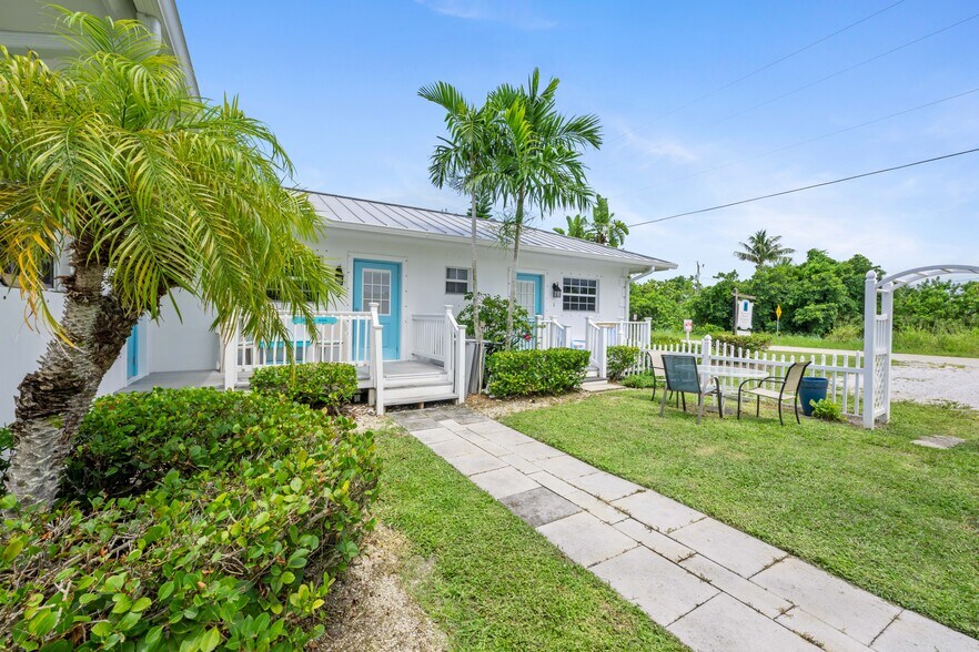 More Photos Of 2502 Tamarind Dr, Hutchinson Island Hotel For Sale