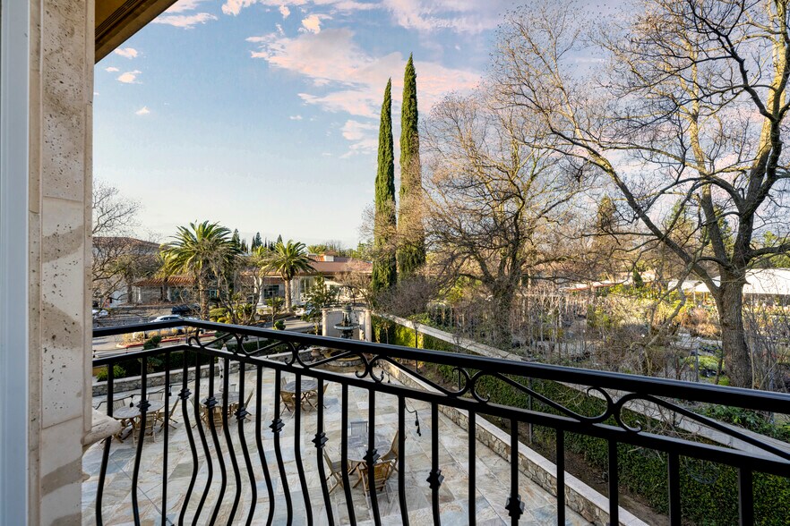 More Photos Of 1210 Arden Hills Ln, Sacramento Specialty For Sale