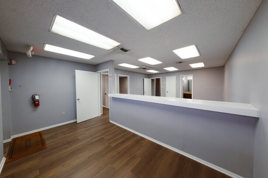 More Photos Of 8569 Las Cruces Dr, Laredo Distribution For Lease