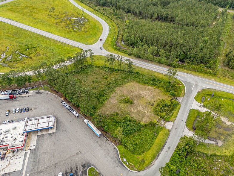 More Photos Of 2100 E 10th St, Woodbine Land For Sale