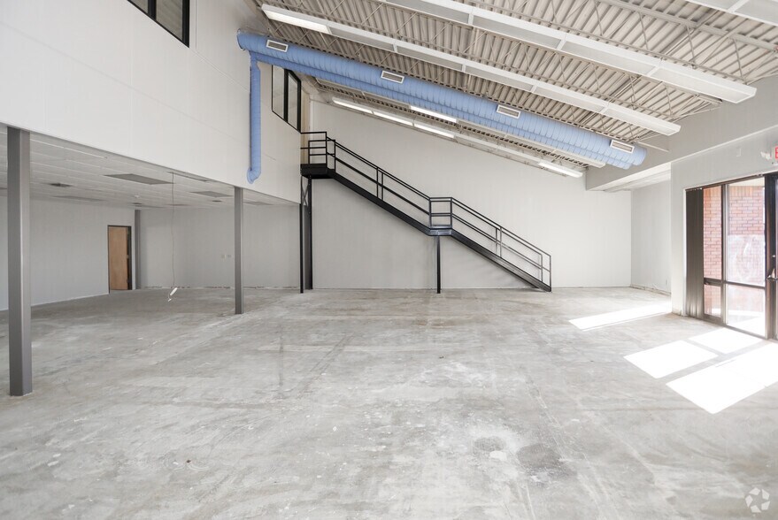 More Photos Of 2401 Directors Row, Indianapolis Unknown For Lease