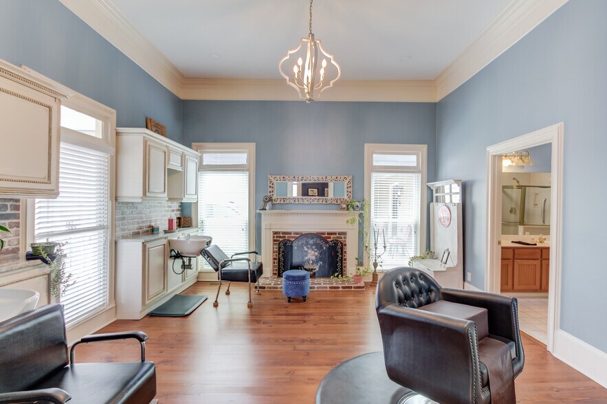 More Photos Of 152 E Shadburn Ave, Buford Office For Sale