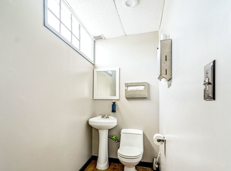 More Photos Of 4423 Belair Rd, Baltimore Auto Repair For Sale