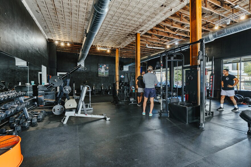 More Photos Of 1941-1947 N New Braunfels Ave, San Antonio Storefront Retail Office For Lease