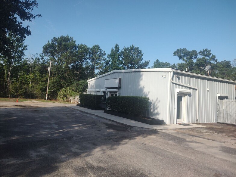 More Photos Of 5851 Lowcountry Dr, Ridgeland Warehouse For Lease