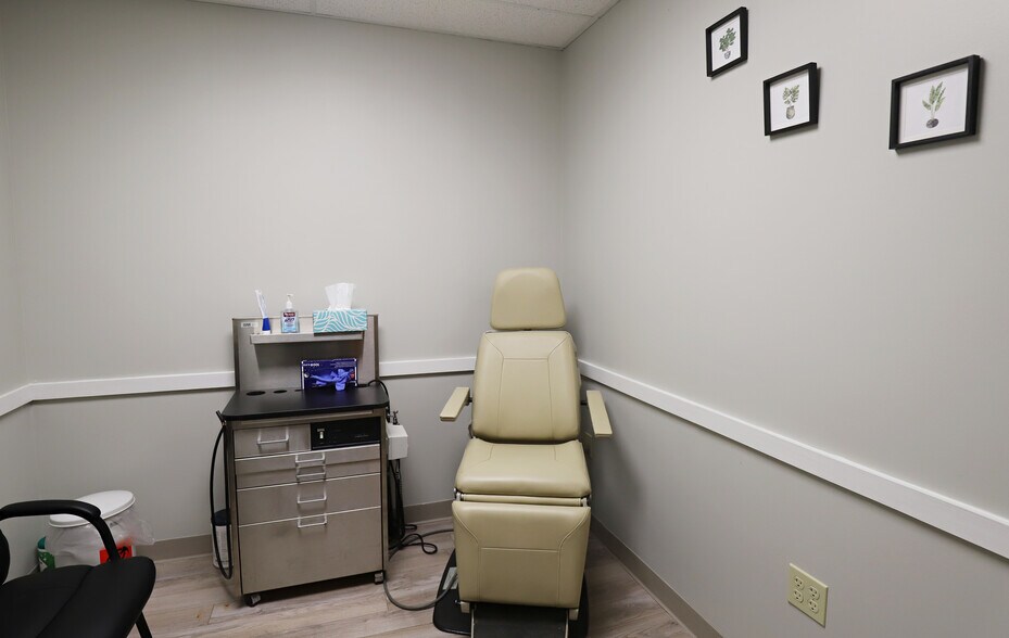 More Photos Of G4007 W Court St, Flint Office For Sale